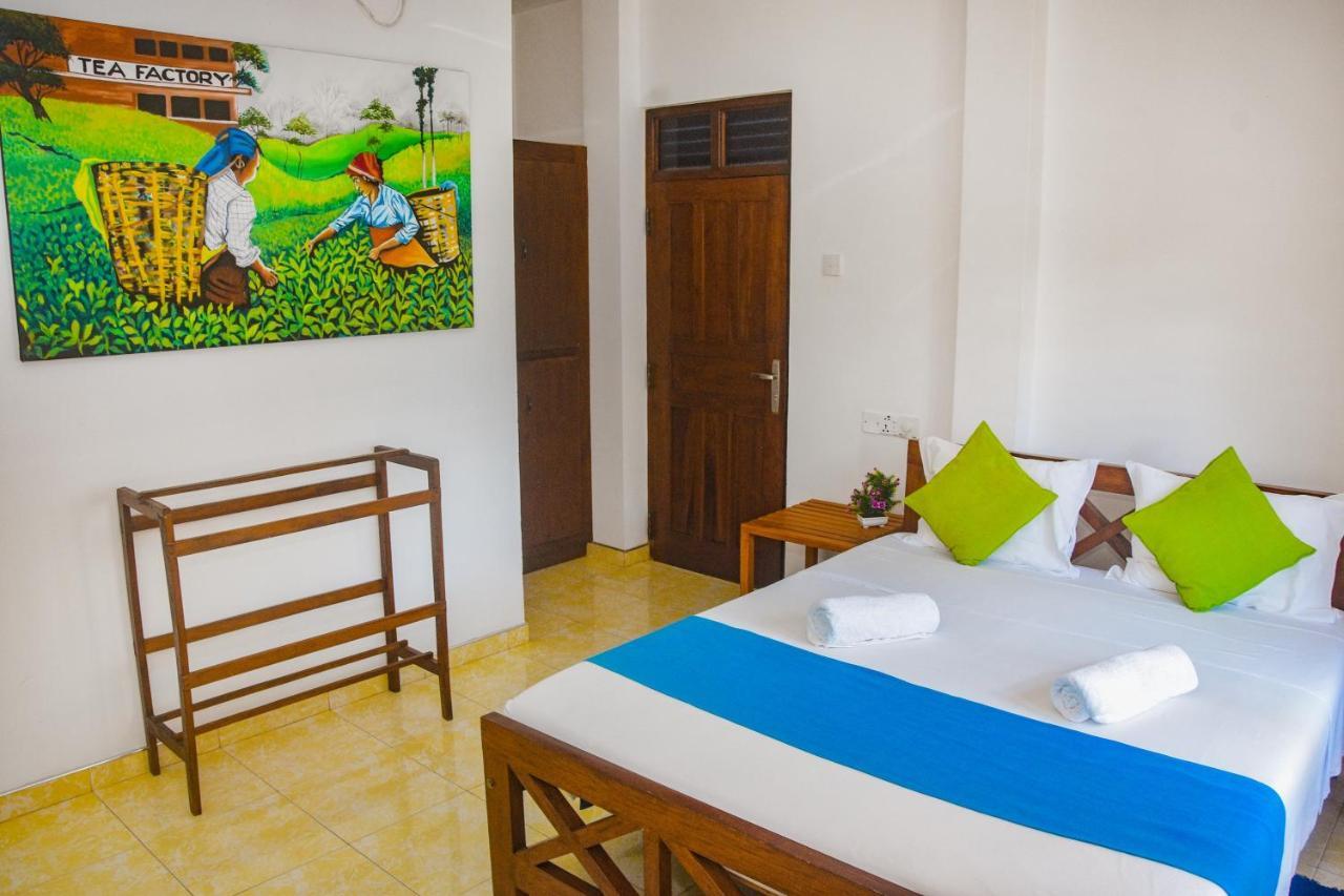 Di Sicuro Tourist Inn Hikkaduwa Exteriör bild