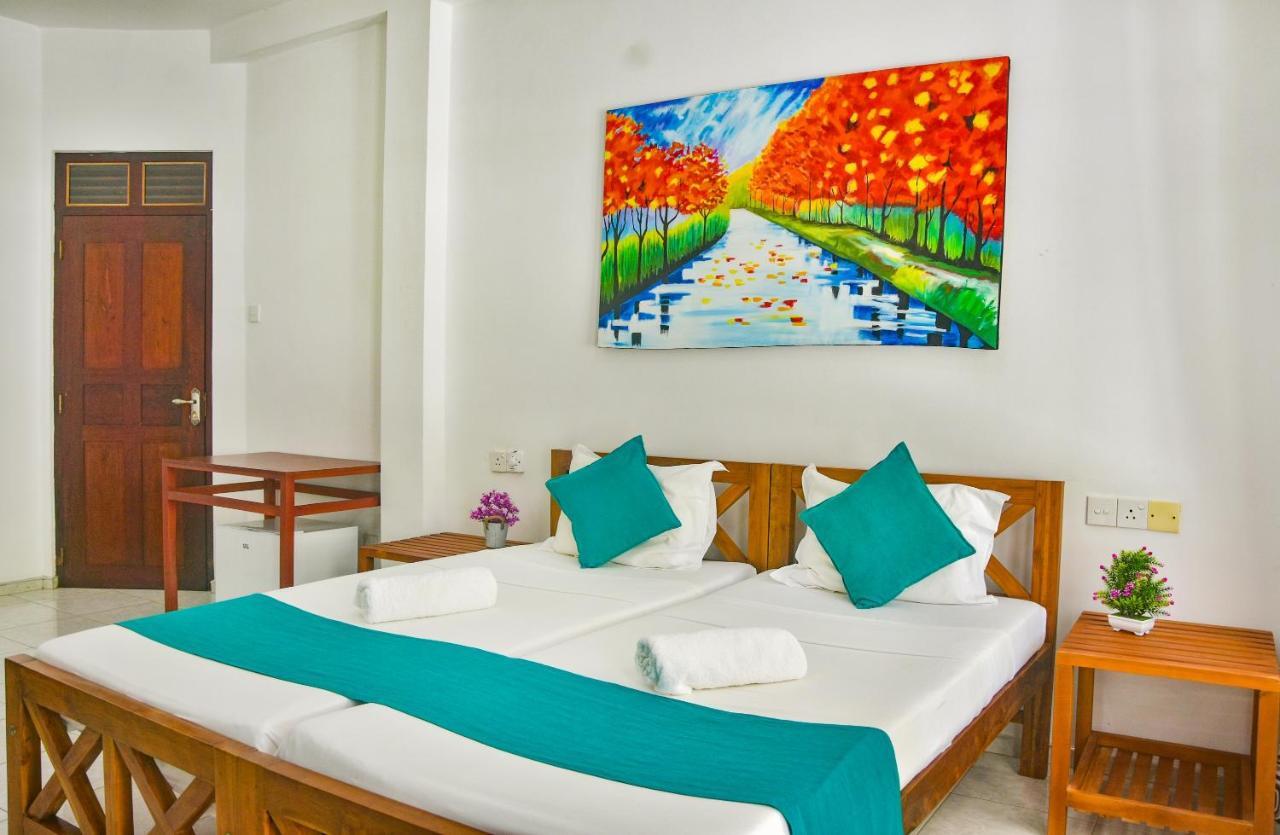 Di Sicuro Tourist Inn Hikkaduwa Exteriör bild