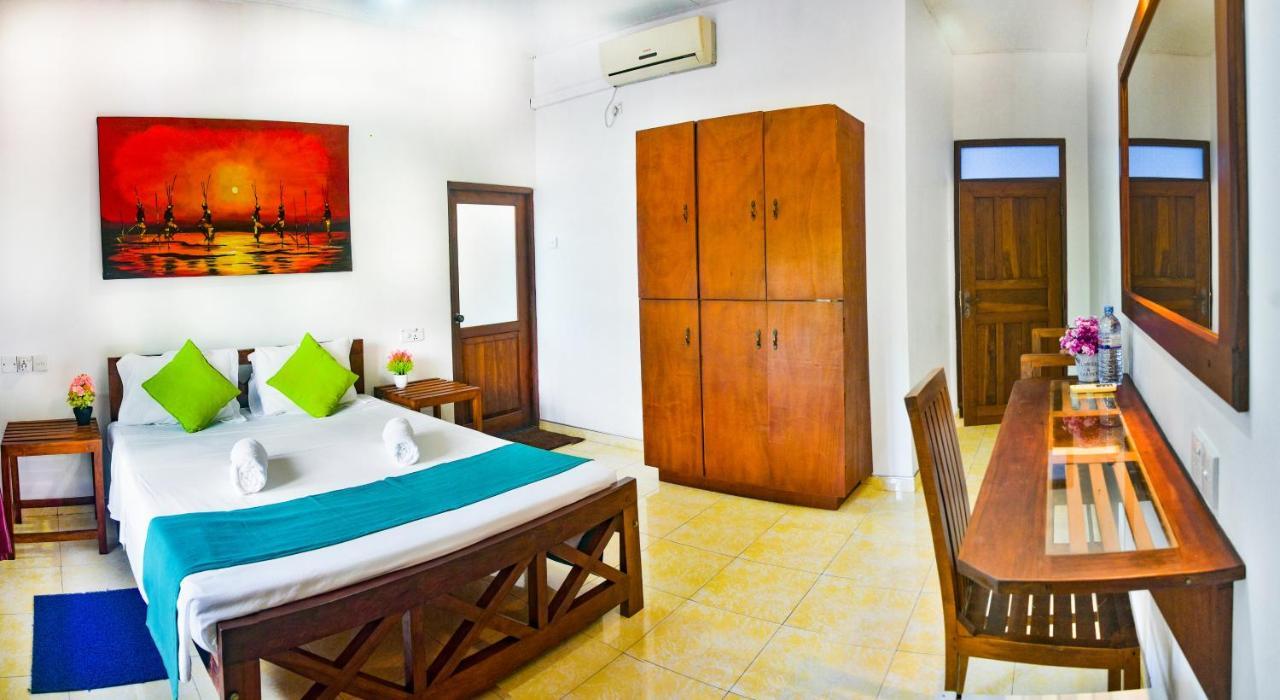 Di Sicuro Tourist Inn Hikkaduwa Exteriör bild