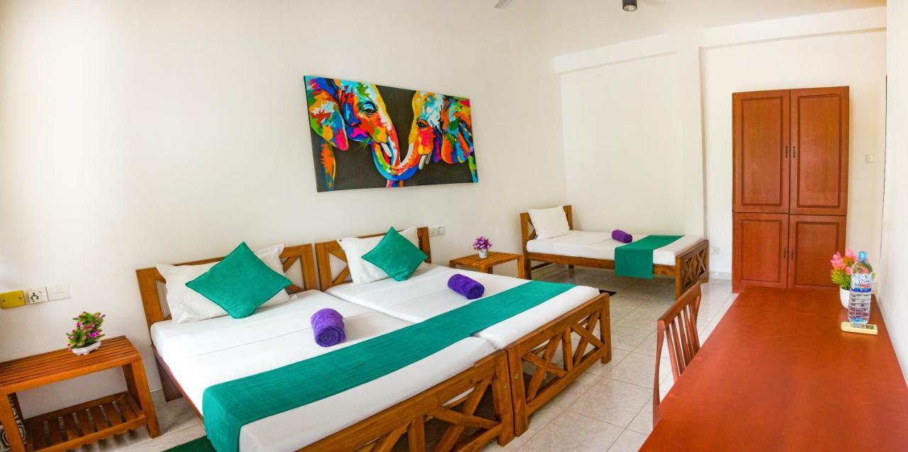 Di Sicuro Tourist Inn Hikkaduwa Exteriör bild