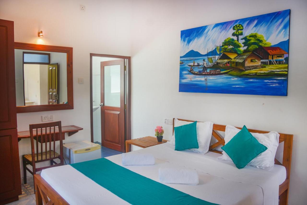 Di Sicuro Tourist Inn Hikkaduwa Exteriör bild