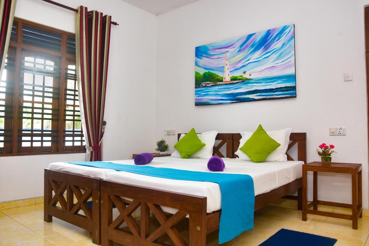 Di Sicuro Tourist Inn Hikkaduwa Exteriör bild
