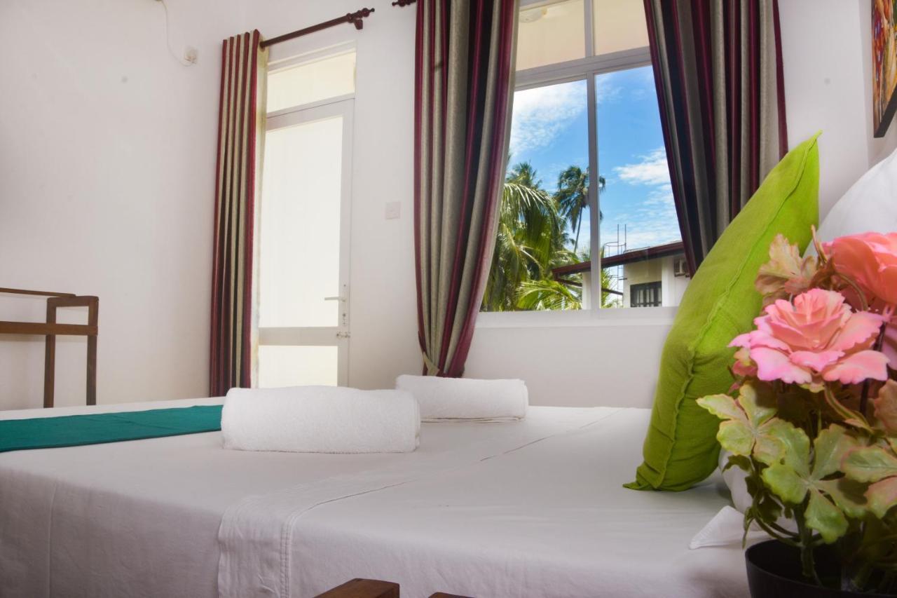 Di Sicuro Tourist Inn Hikkaduwa Exteriör bild
