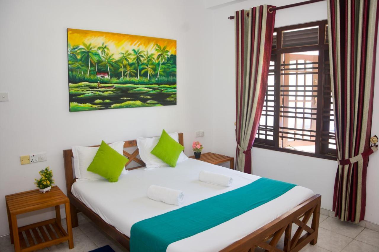 Di Sicuro Tourist Inn Hikkaduwa Exteriör bild