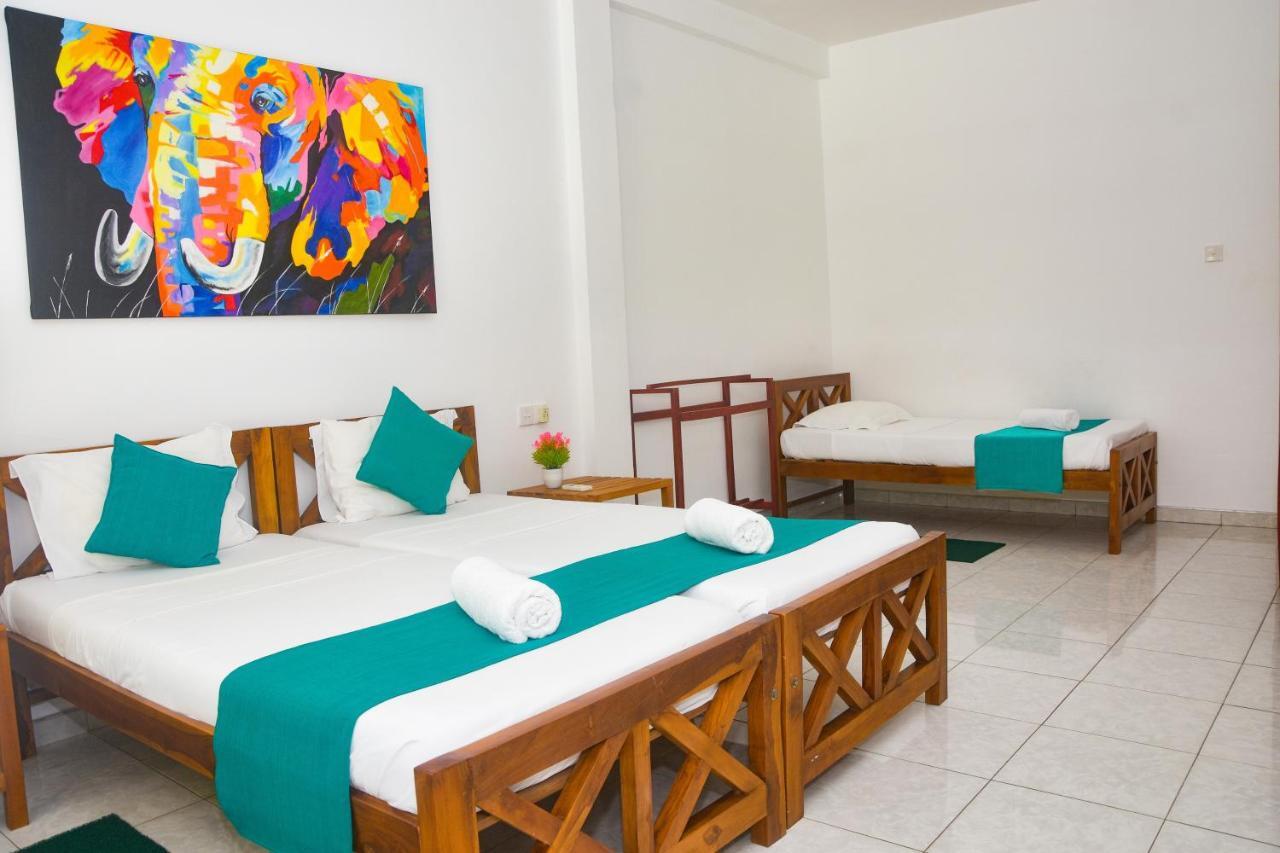 Di Sicuro Tourist Inn Hikkaduwa Exteriör bild